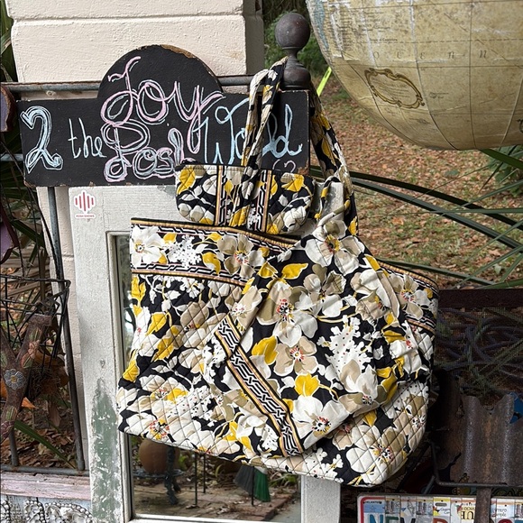 Vera Bradley Handbags - EUC 3 pc Vera Bradley Floral Quilted Tote set